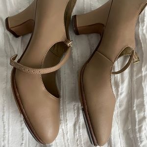 Capezio Women’s Heeled Tap Shoes- like new size 8